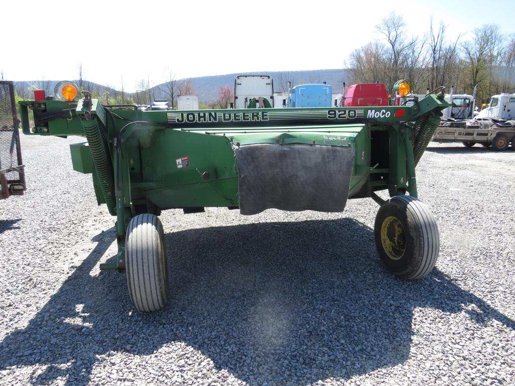 John Deere Moco 920 9' disc bine