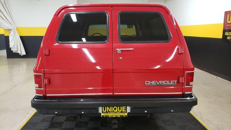 1991 Chevrolet Suburban R1500 -  5.7L V8
