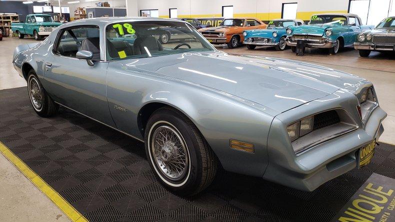 1978 Pontiac Firebird Esprit, V8, beautiful paint!