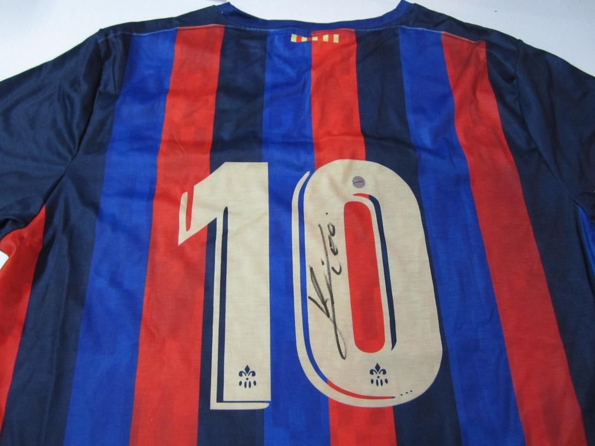 Leo Messi Signed Jersey W COA