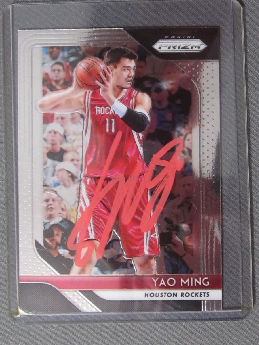 YAO MING SIGNED SPORTS CARD WITH COA