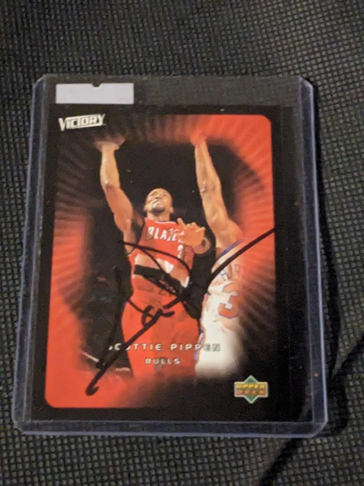 Scottie Pippen autographed card w/coa
