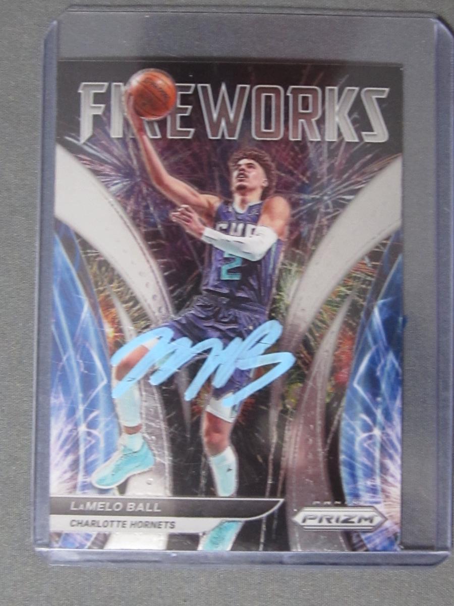 LAMELO BALL SIGNED SPORTS  CARD WITH COA