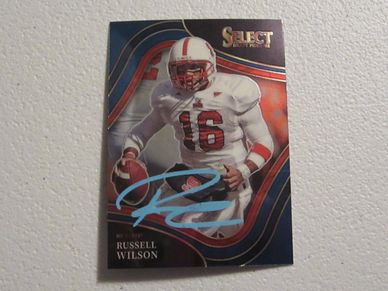 RUSSELL WILSON SIGNED TRADING CARD WITH COA