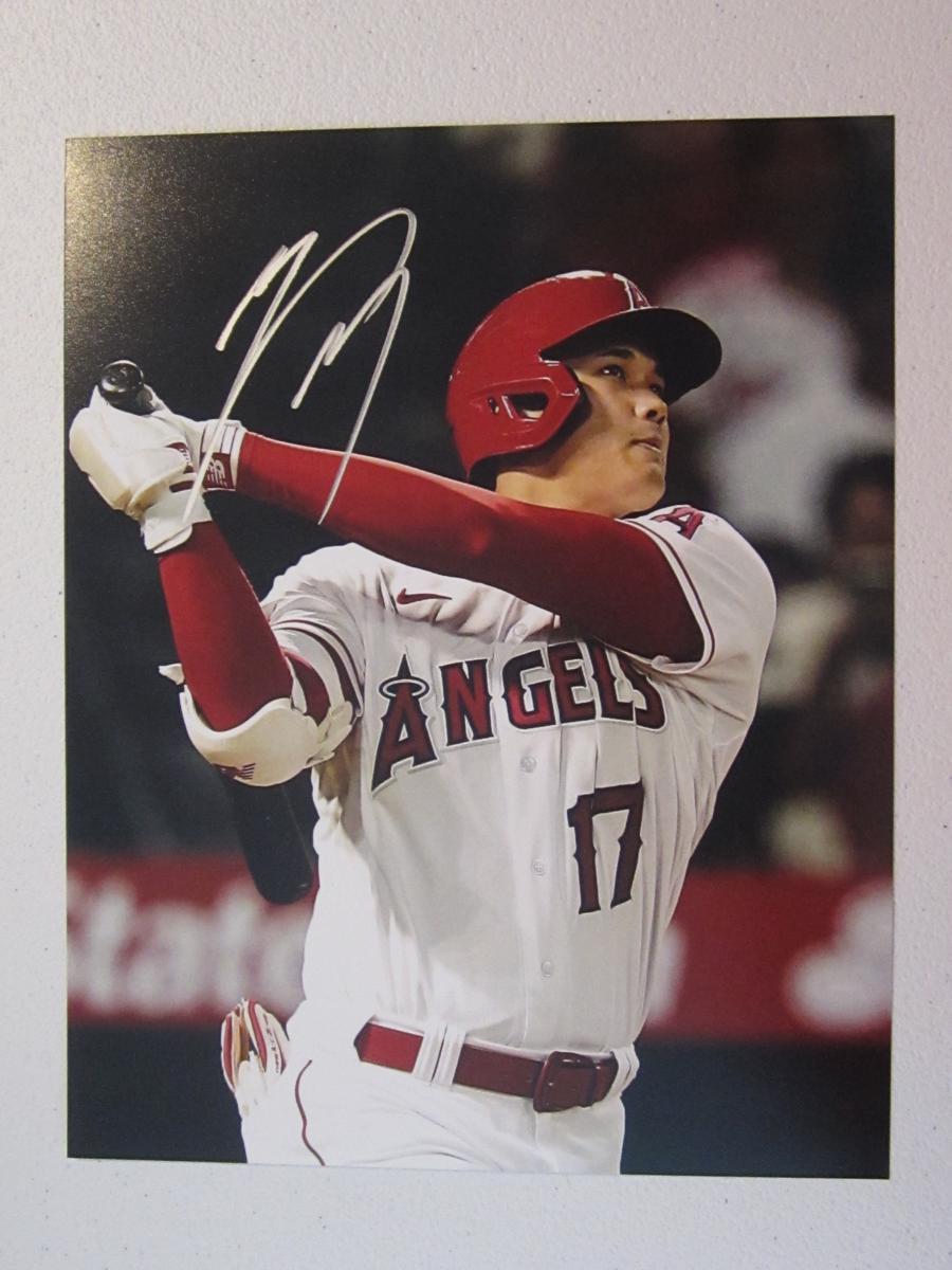 SHOHEI OHTANI SIGNED 8X10 PHOTO WITH COA