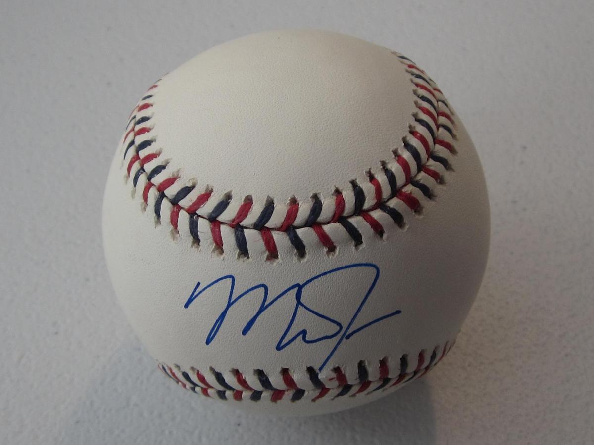MIKE TROUT SIGNED BAEBALL WITH COA ANGELS