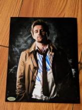 Matt Ryan ( Actor ) Signed autographed Photo with coa