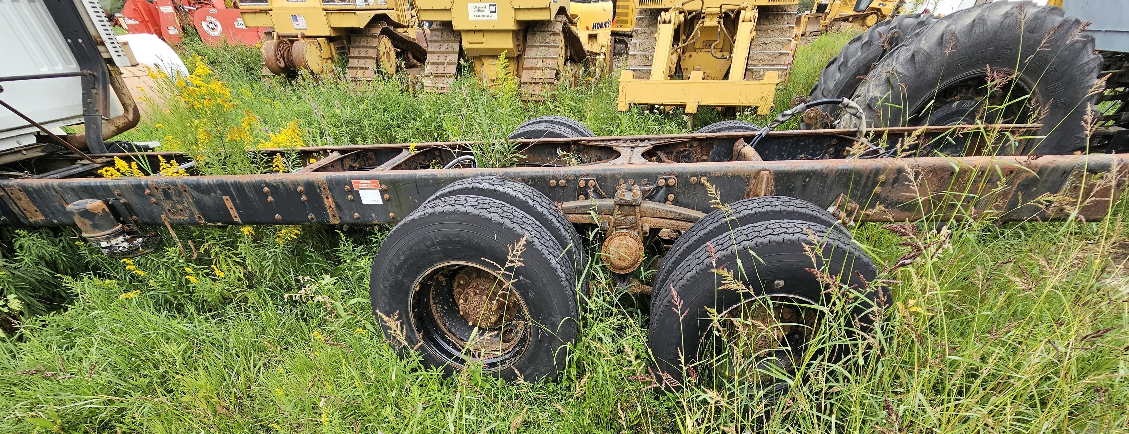 1998 Volvo Straight Truck