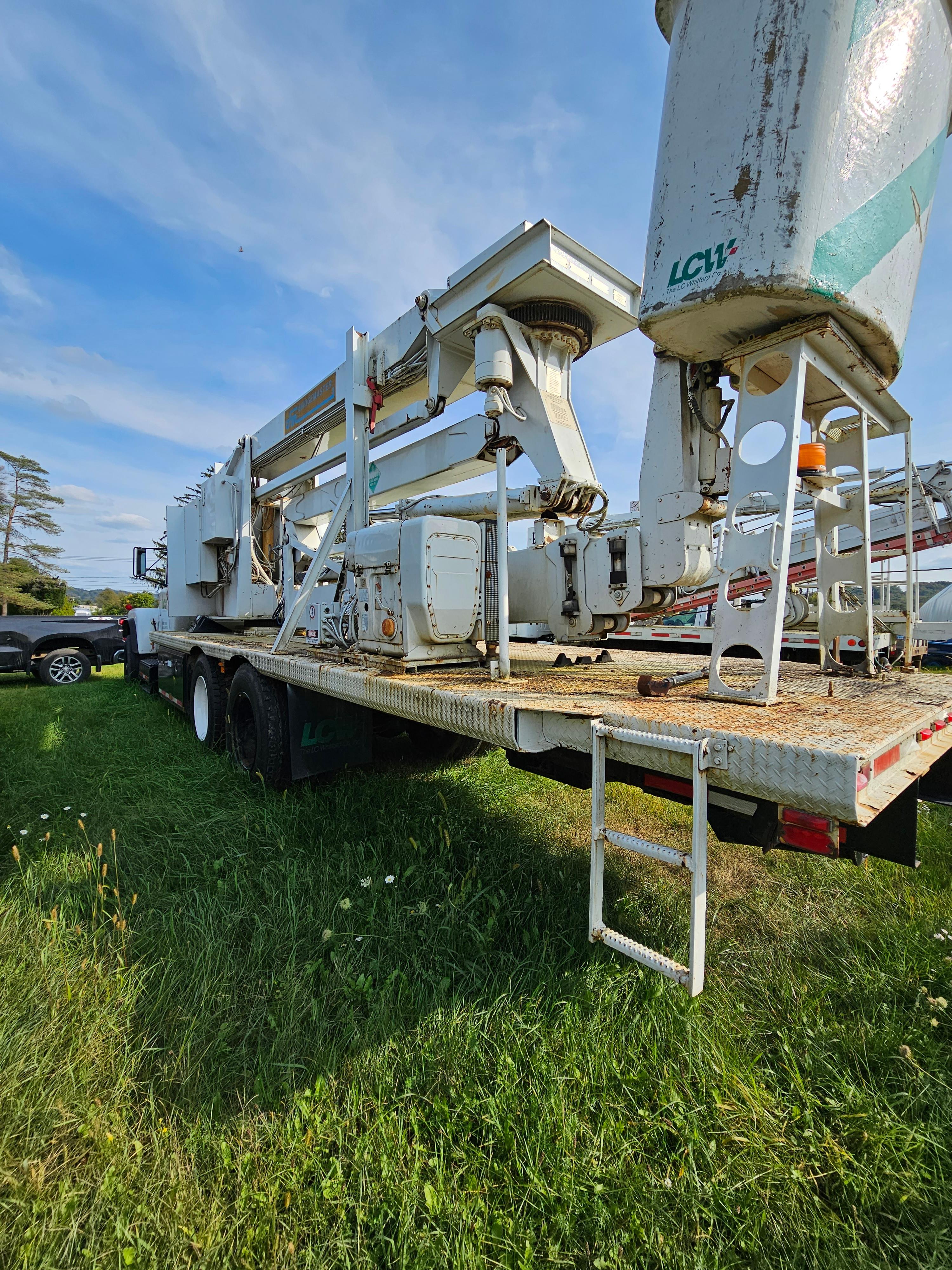 10325 – 1985 Mack RD685S Bridge Insp Truck – E1081