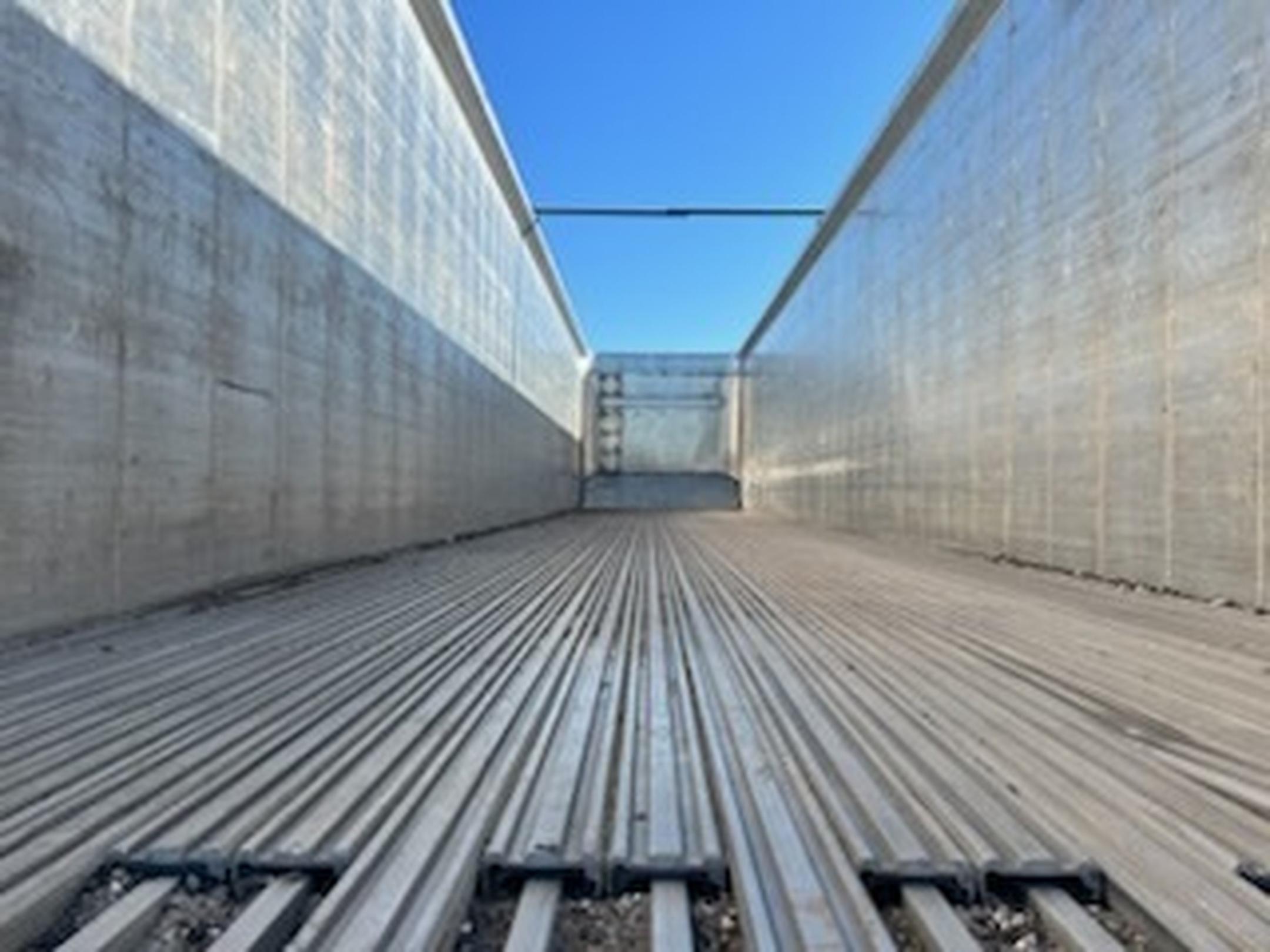 Heavy-Duty MAC Semi-Trailer with Keith Walking Floor