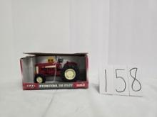 Ertl IH 350 utility Britains 1/16 scale #14425 box is fair