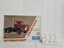 IH Paystar 5000 Ertl model kit #8031box is good condition 1/25 scale