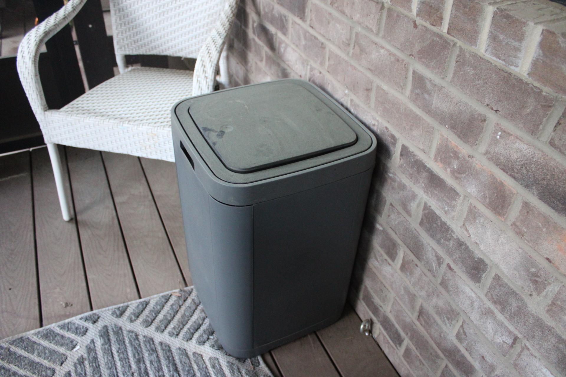 Patio furniture, Rug and Trash Can
