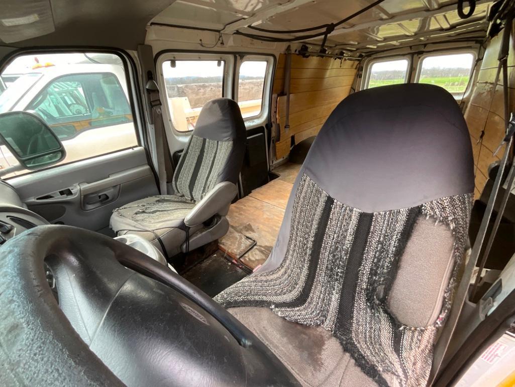 2002 FORD E250 VAN