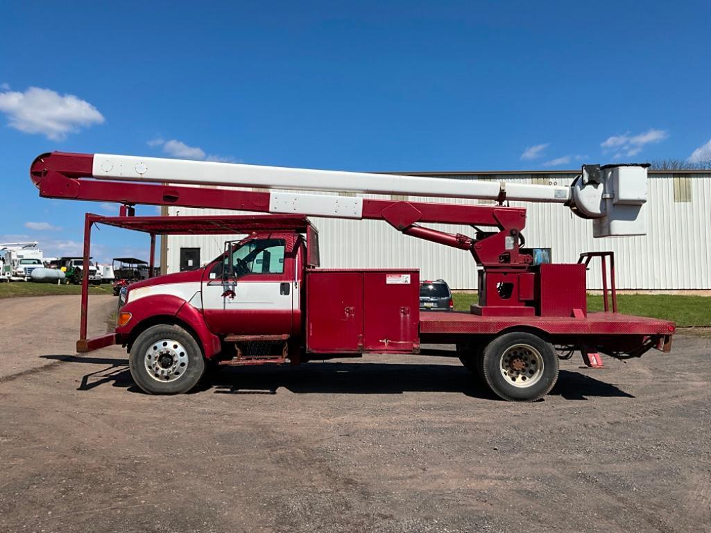 2004 FORD F750 REAR MOUNT BUCKET TRUCK