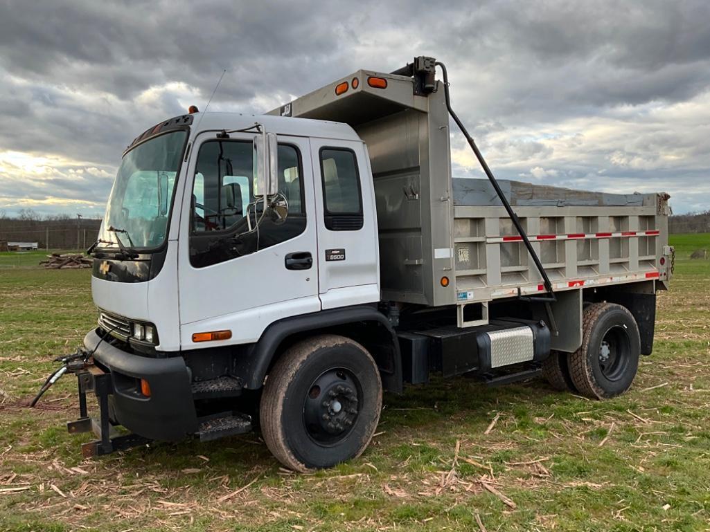 2002 GMC T8500 SINGLE AXLE DUMP TRUCK. WITH SNOW PUSHER