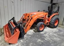 Kubota L3901 4x4 with Loader, Grapple and 3-point hitch. Low Hours