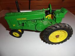 Toy - JD 70 tractor narrow front