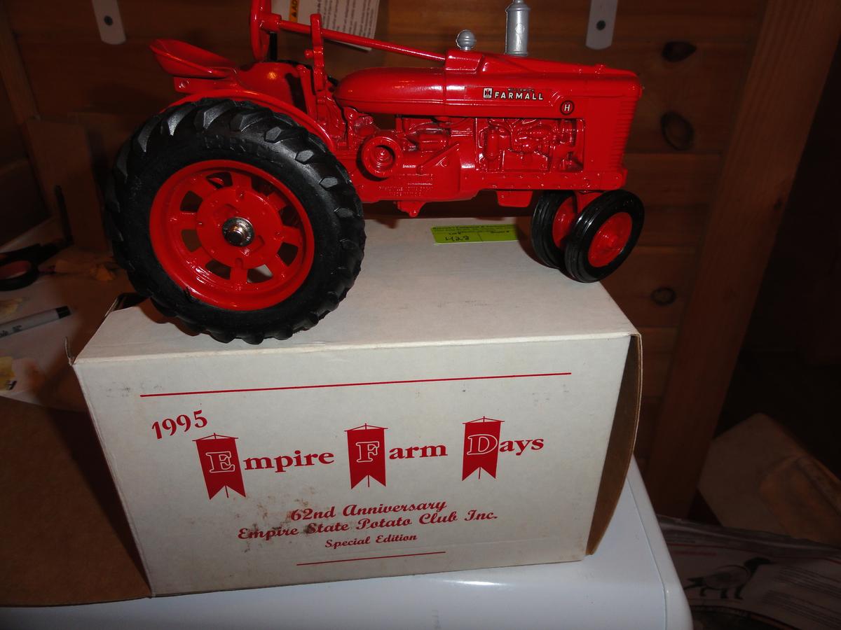 Toy - 1995 Empire farm days Farmall H tractor