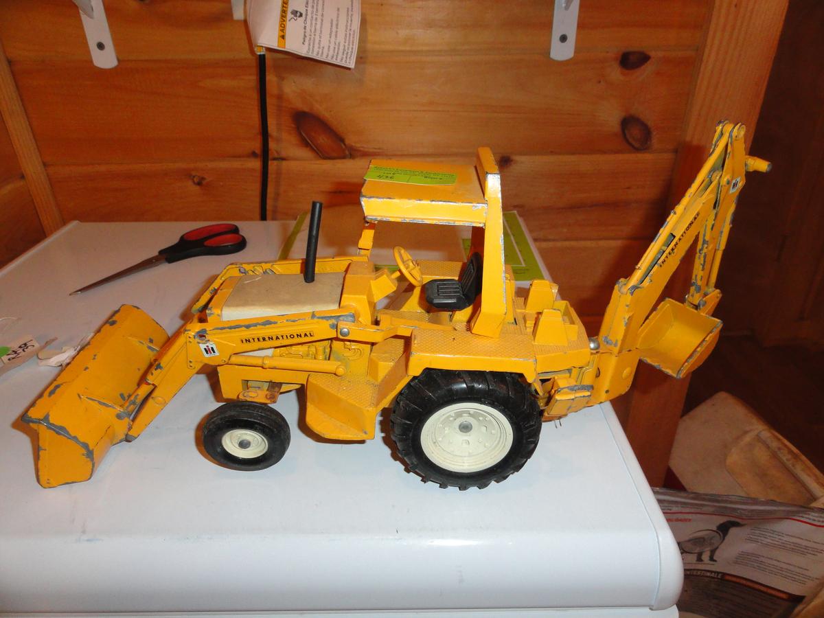 Toy - International back hoe with front bucket