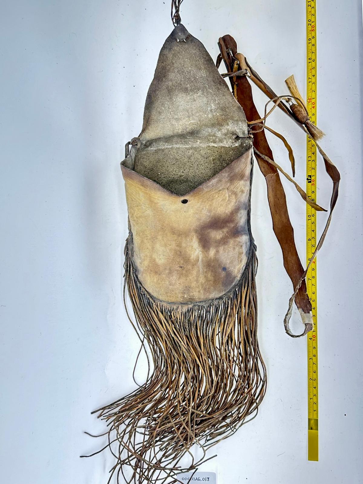 Heavily Fringed Leather Pouch (00G.BAG.013)