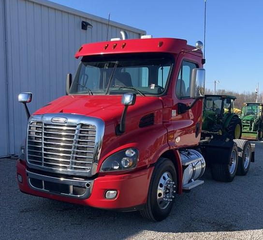 2017 Freightliner Cascadia 113