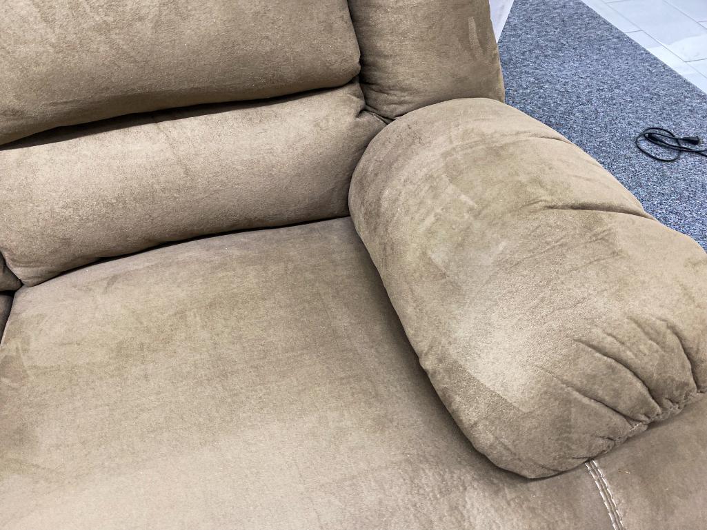 Brown fabric reclining loveseat (extra-plush)