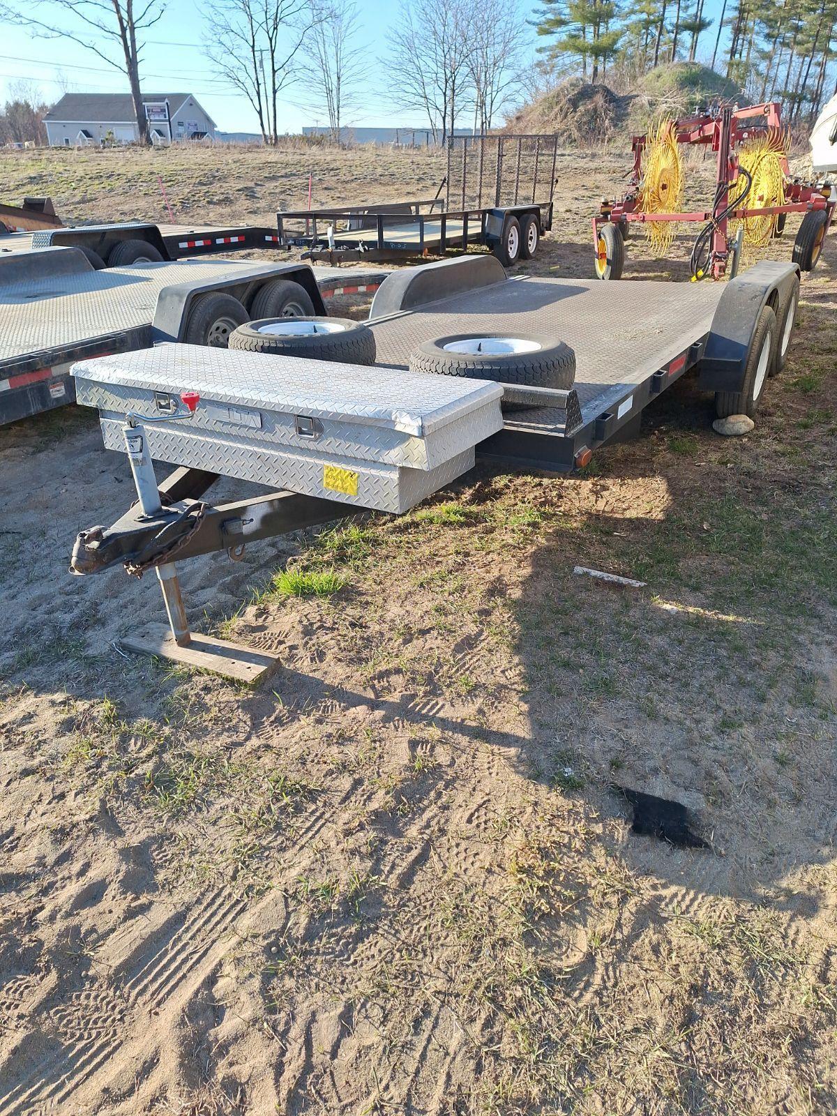 Dual axle equipment trailer