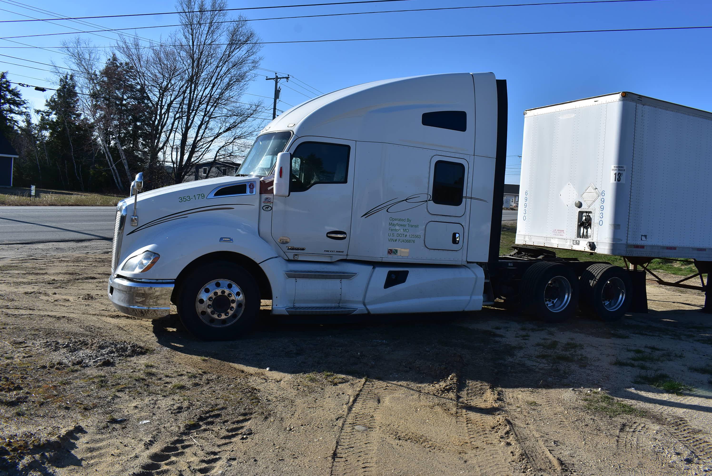 2015 Kenworth T680 truck with condo sleeper