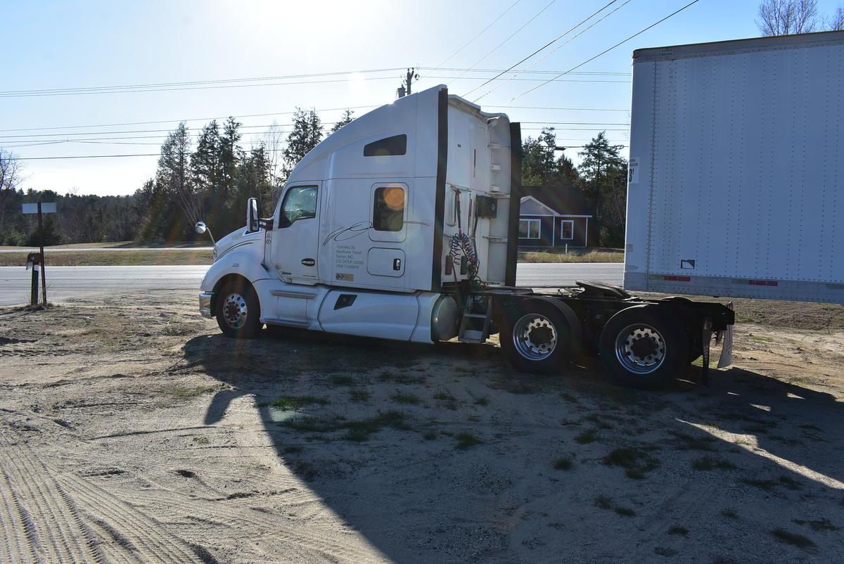 2015 Kenworth T680 truck with condo sleeper