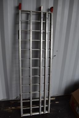 Hinged aluminum loading ramp