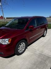 2016 Chrysler town and country mini van