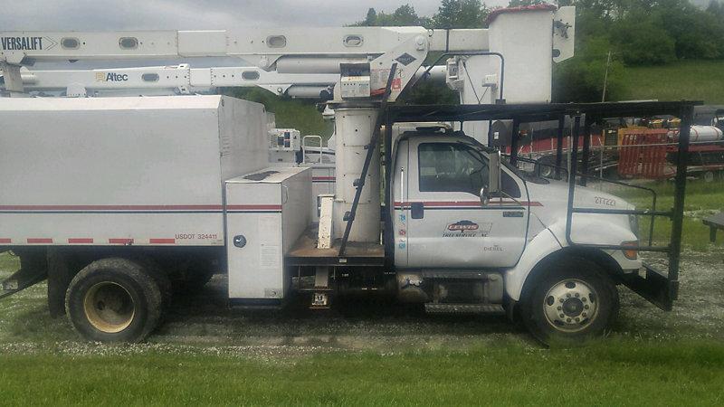 (Alexandria, KY) Versalift VO255, Over-Center Bucket Truck mounted behind cab on 2007 Ford F750 Chip