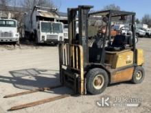(Des Moines, IA) 2015 Yale GLP050RENUAF086 Rubber Tired Forklift Runs, Moves, & Operates) (LPG Tank