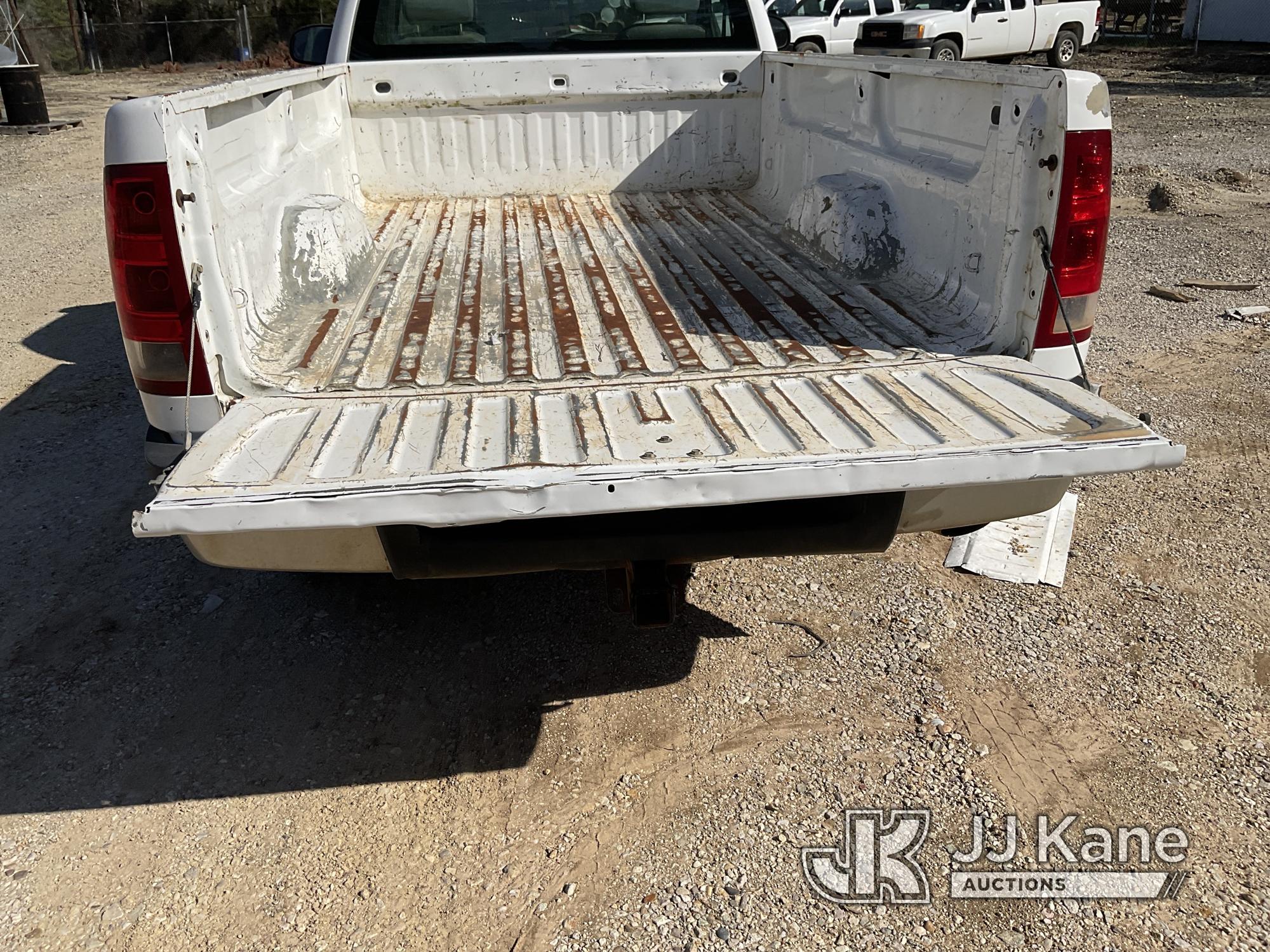 (Livingston, TX) 2008 GMC Sierra 2500HD 4x4 Pickup Truck Runs & Moves) (Body Damage on Hood, Paint D