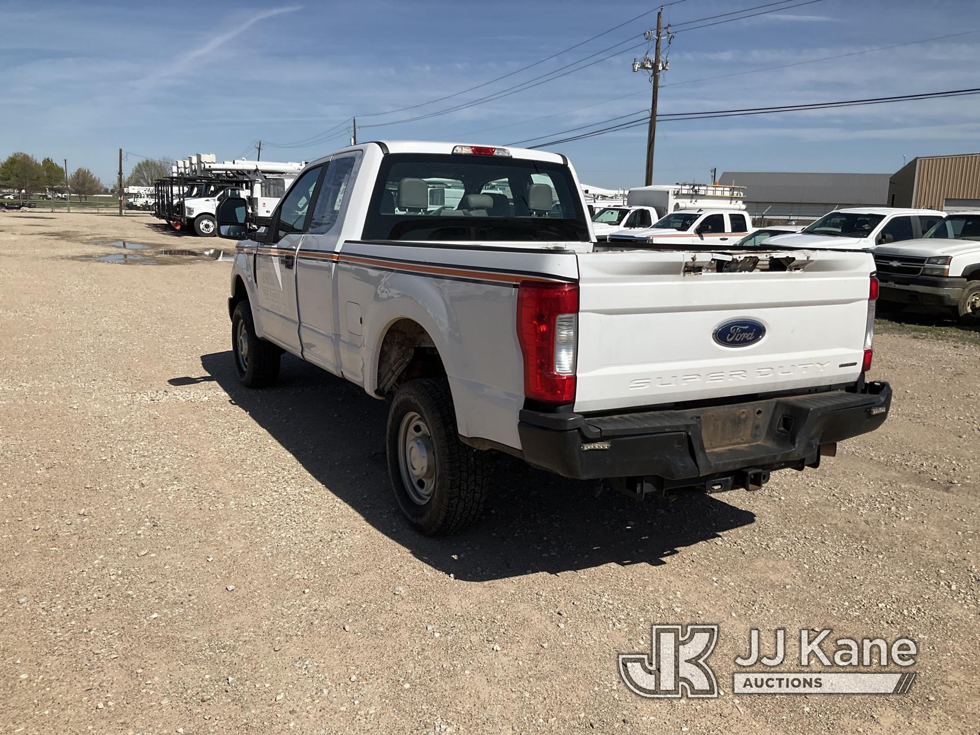 (Waxahachie, TX) 2019 Ford F250 4x4 Extended-Cab Pickup Truck Runs & Moves) (Jump to Start, Check en