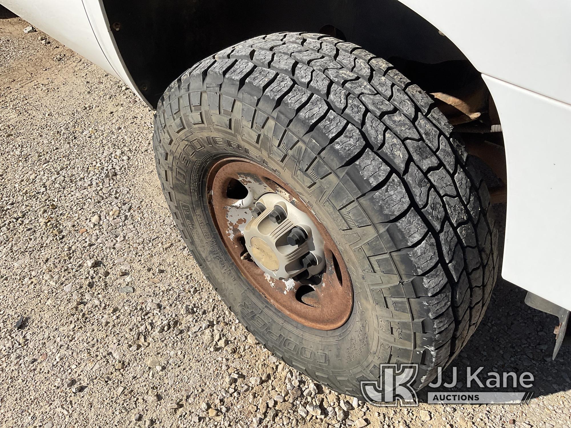 (Livingston, TX) 2008 GMC Sierra 2500HD 4x4 Pickup Truck Runs & Moves) (Body Damage on Hood, Paint D