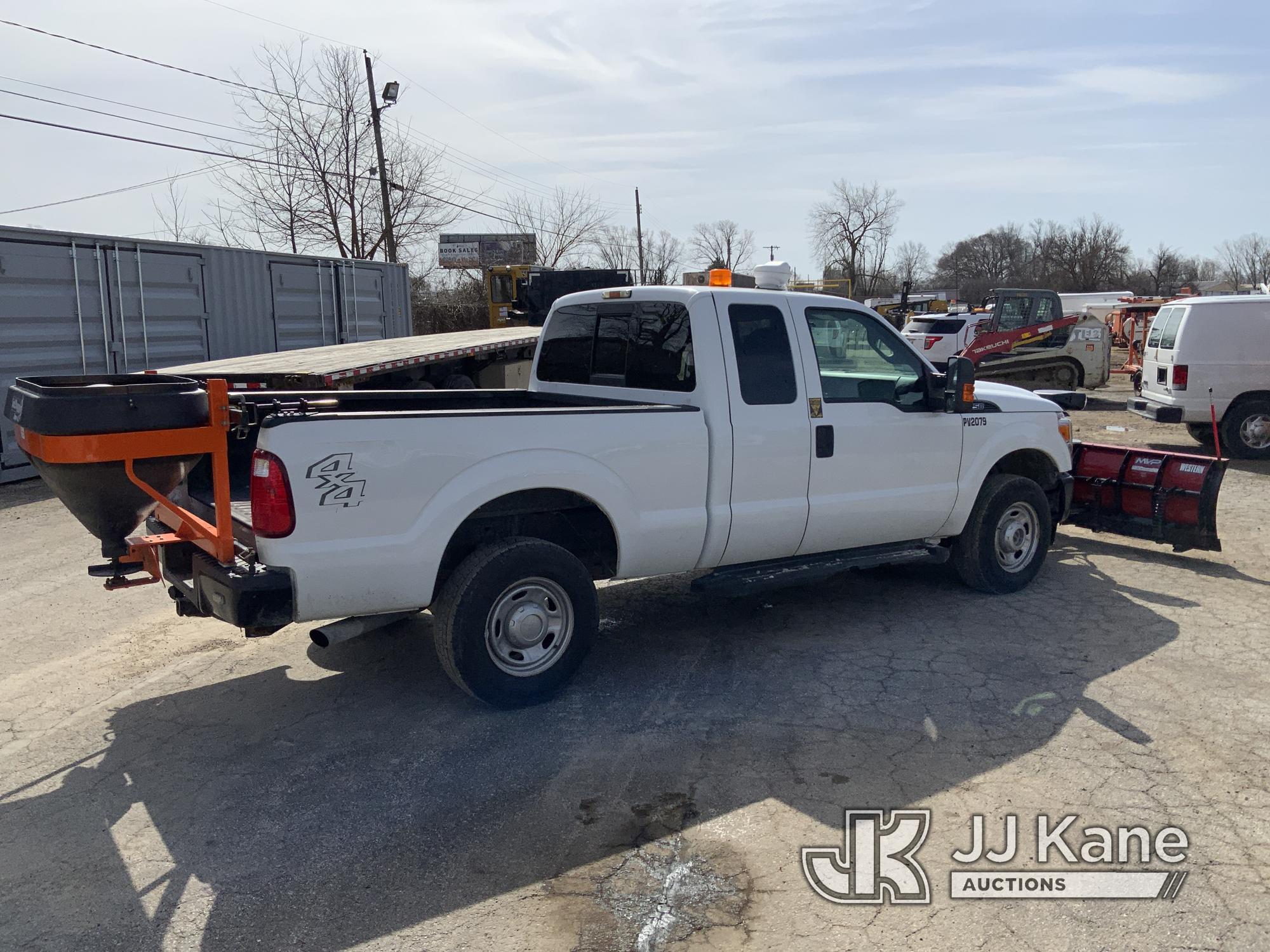 (South Beloit, IL) 2011 Ford F250 4x4 Extended-Cab Pickup Truck Runs & Moves) Plow Operates