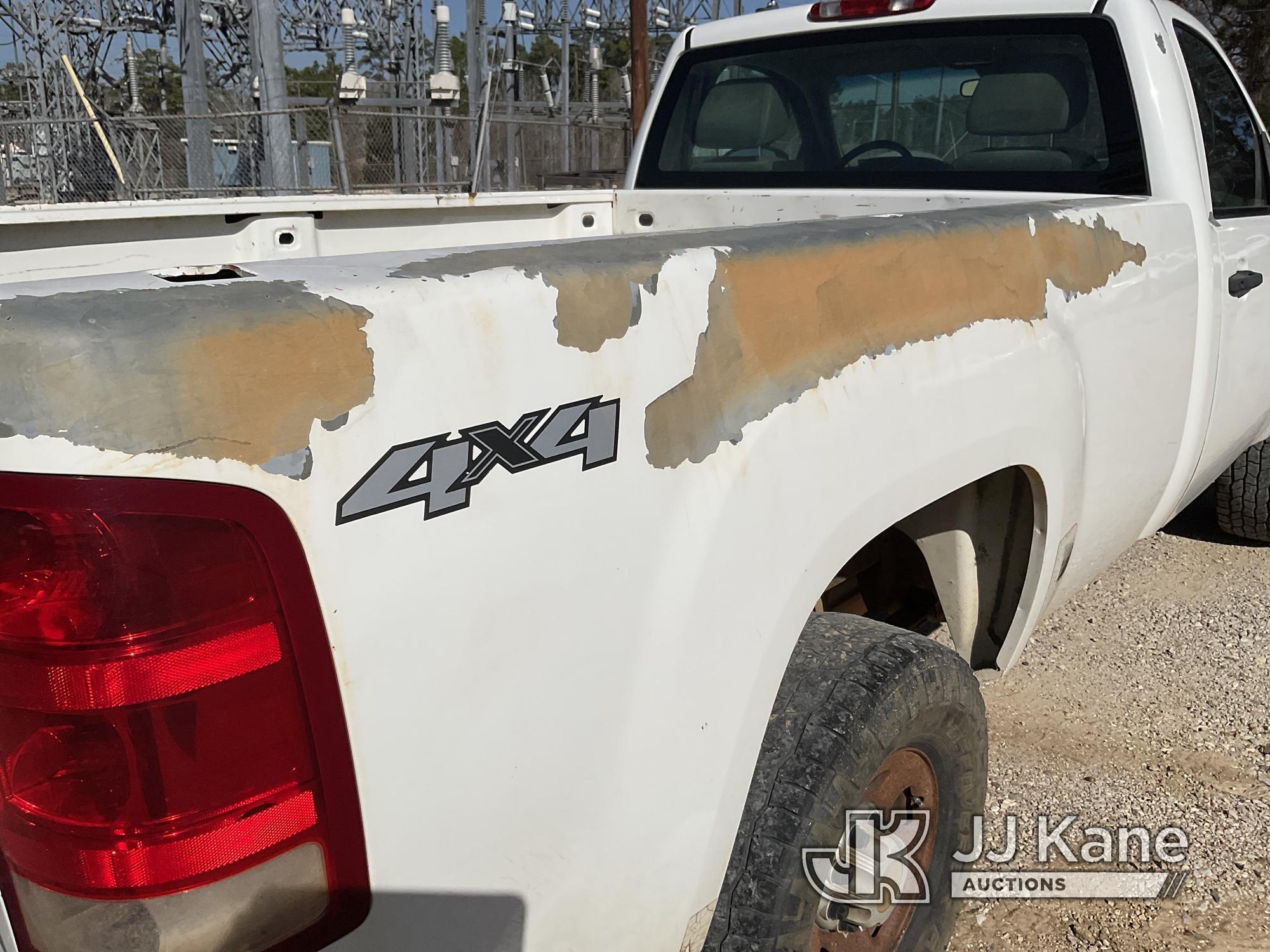 (Livingston, TX) 2008 GMC Sierra 2500HD 4x4 Pickup Truck Runs & Moves) (Body Damage on Hood, Paint D