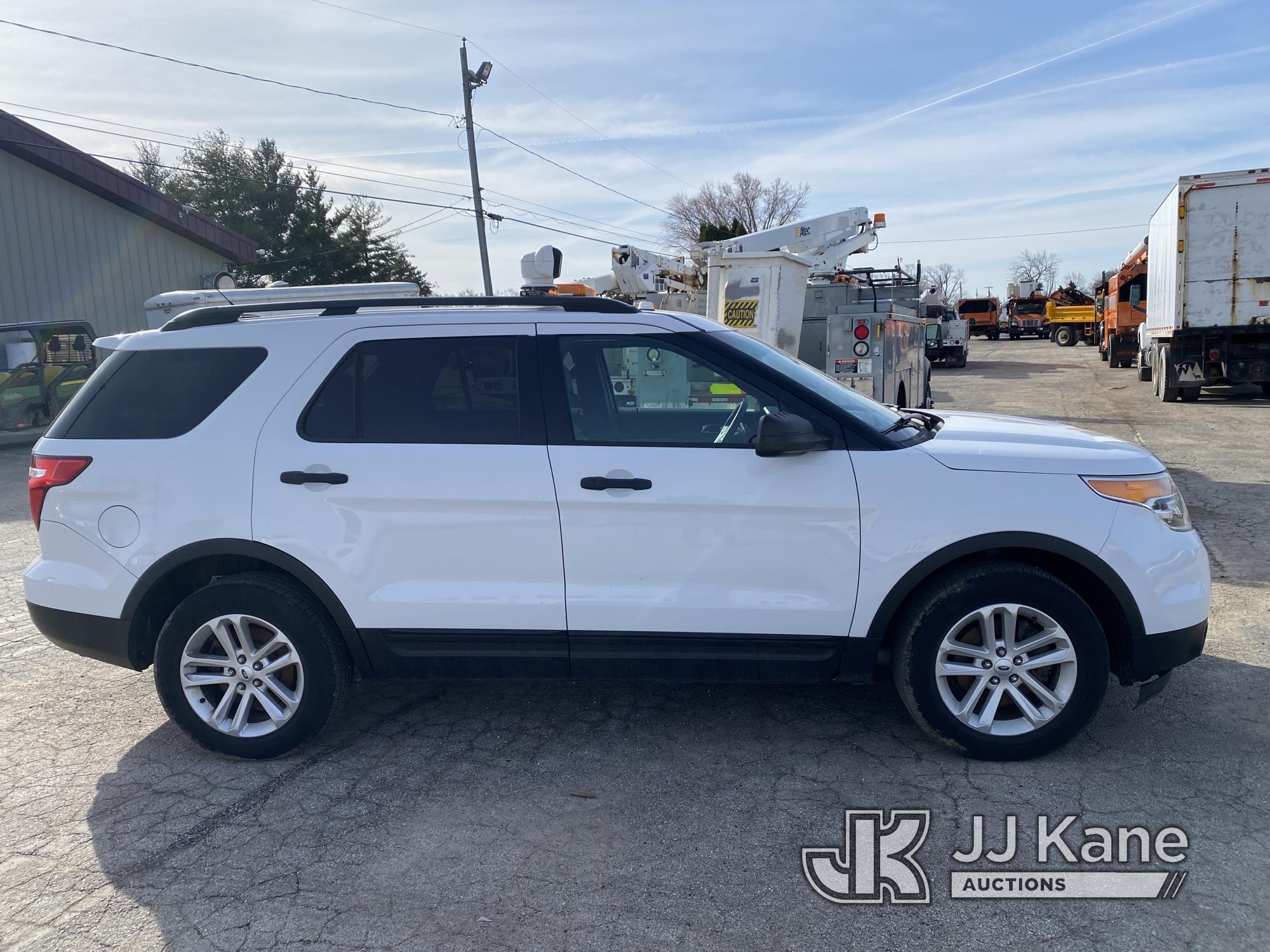 (South Beloit, IL) 2015 Ford Explorer 4x4 4-Door Sport Utility Vehicle Runs & Moves)  (Jump To Start