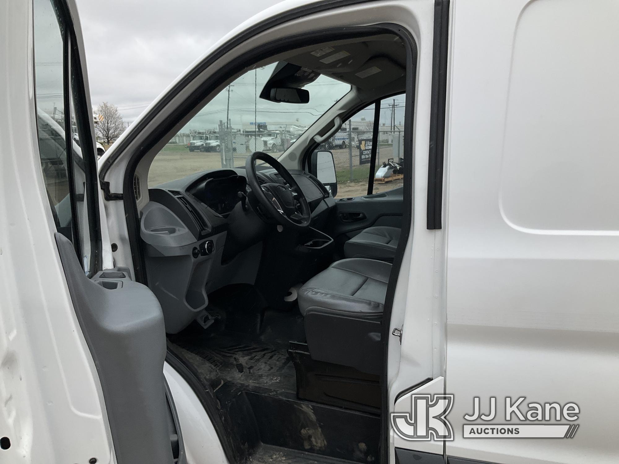 (Waxahachie, TX) 2016 Ford Transit Connect Cargo Van Runs & Moves) (Jump to Start, Coolant Leak, Che