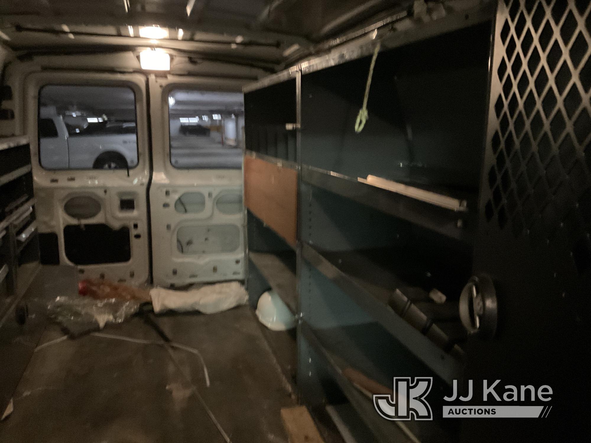 (Houston, TX) 2007 Ford E150 Van Runs & Moves) (Starts With A Jump,  Rear Door Needs Latch Repair, D