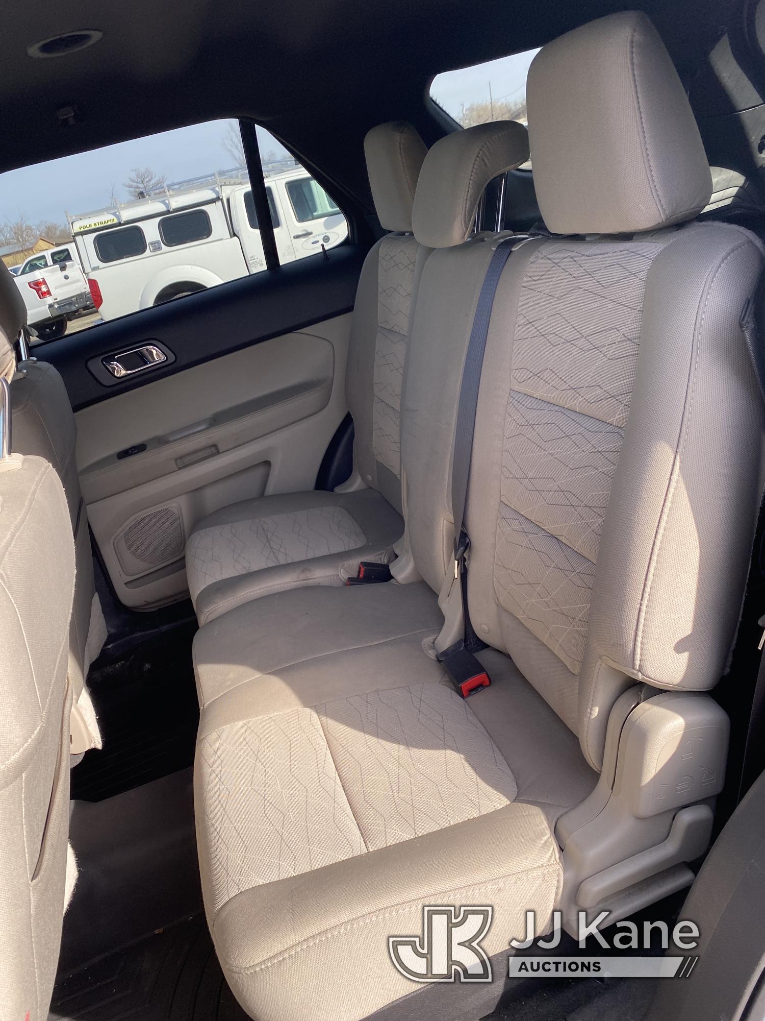 (South Beloit, IL) 2015 Ford Explorer 4x4 4-Door Sport Utility Vehicle Runs & Moves)  (Jump To Start