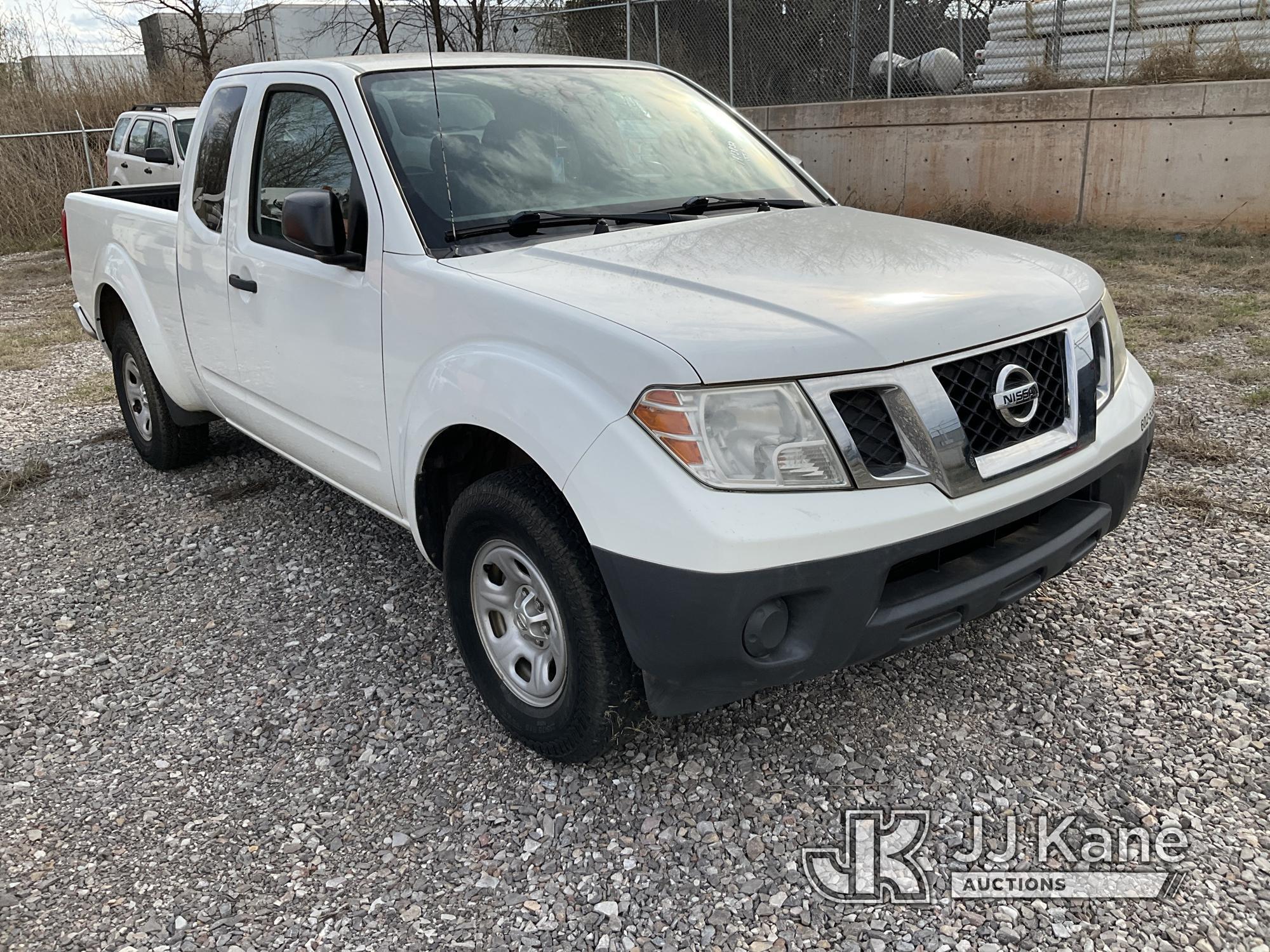 (Oklahoma City, OK) 2015 Nissan Frontier Extended-Cab Pickup Truck Runs & Moves With Jump-pack Conne