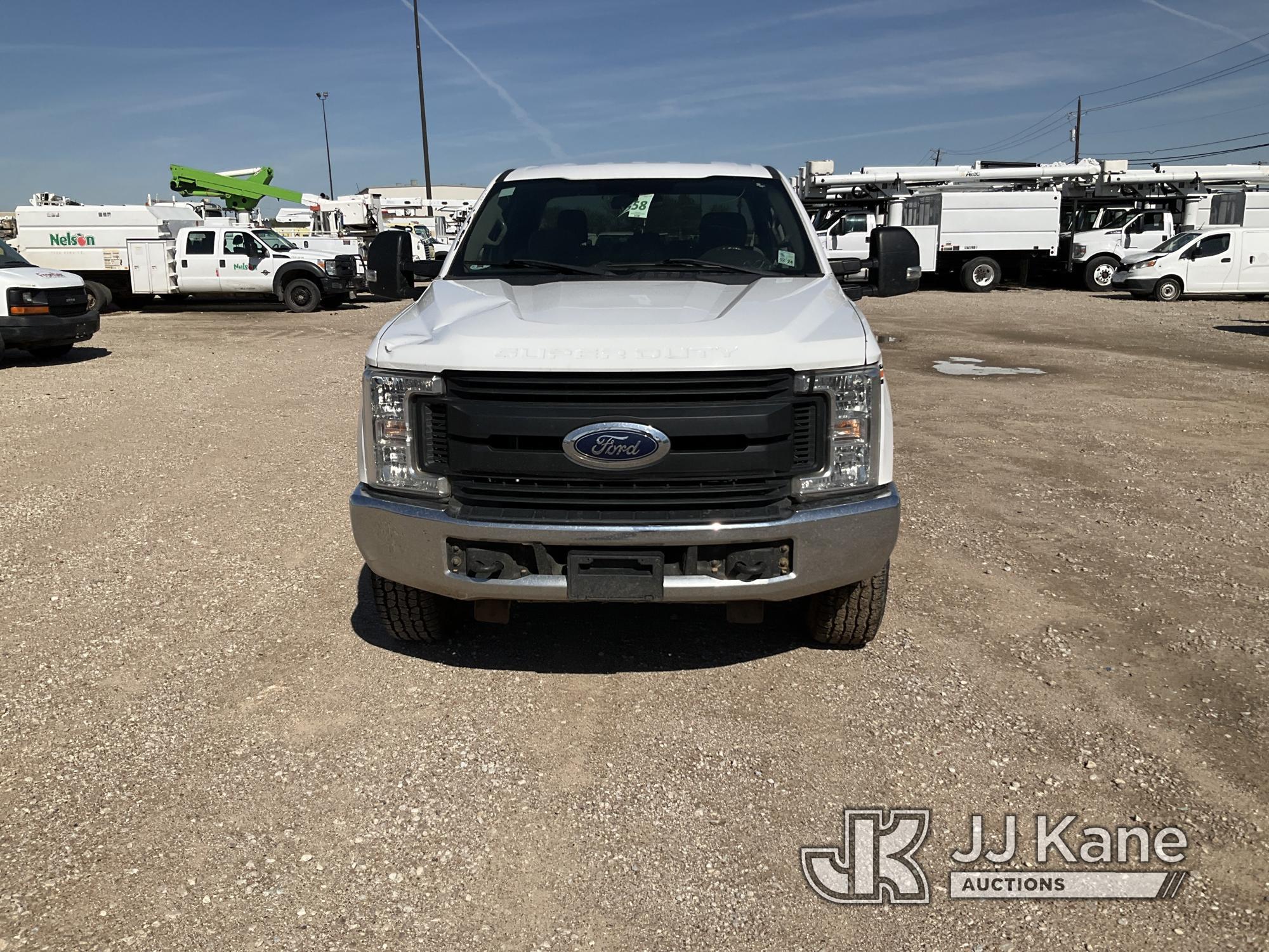 (Waxahachie, TX) 2019 Ford F250 4x4 Extended-Cab Pickup Truck Runs & Moves) (Body Damage, Cracked Wi