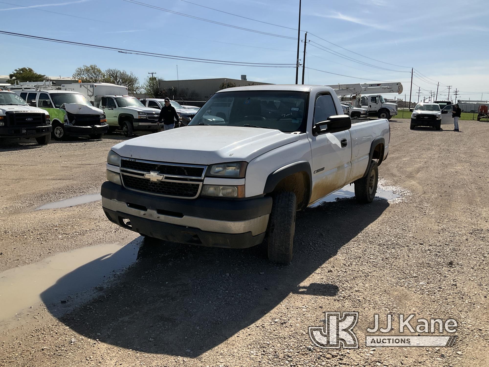 (Waxahachie, TX) 2007 Chevrolet Silverado 2500HD Pickup Truck Runs & Moves, Jump to Start, Body Dama