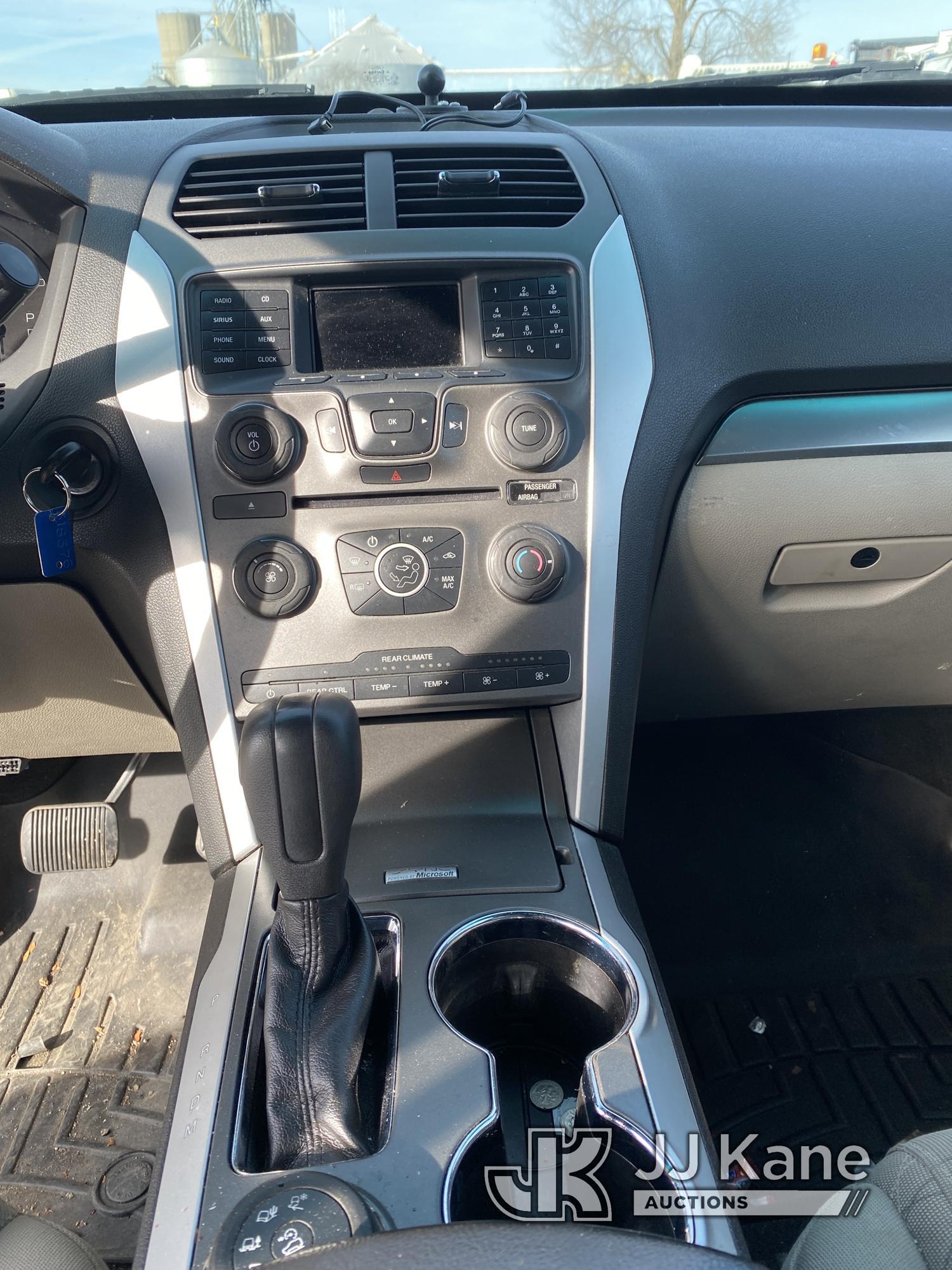 (South Beloit, IL) 2015 Ford Explorer 4x4 4-Door Sport Utility Vehicle Runs & Moves)  (Jump To Start