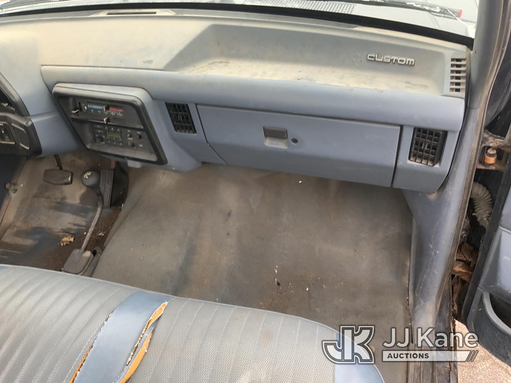 (South Beloit, IL) 1990 Ford F250 4x4 Pickup Truck Runs, Moves, Rust Damage-Driver Door Wired Shut-D