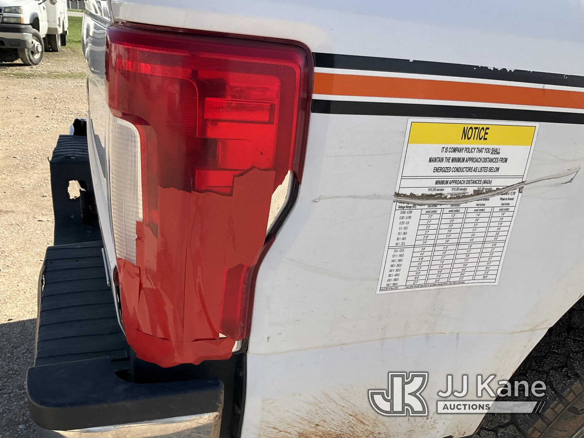 (Waxahachie, TX) 2019 Ford F250 4x4 Extended-Cab Pickup Truck Runs & Moves) (Body Damage, Cracked Wi