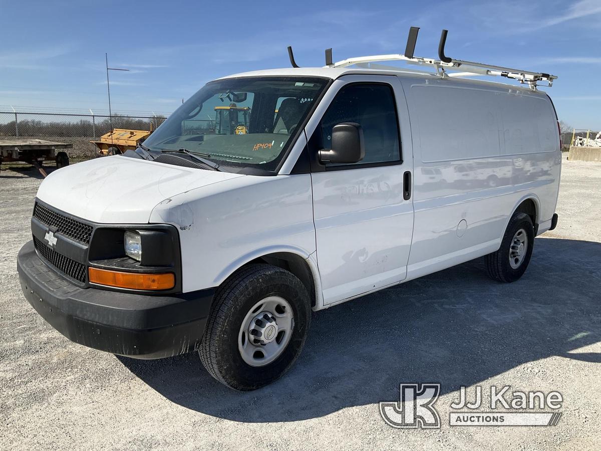 (Hawk Point, MO) 2010 Chevrolet Express G2500 Cargo Van Runs & Moves) (Paint damage).